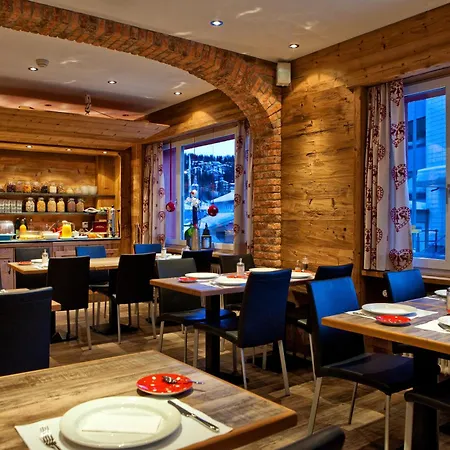 阿罗萨维特酒店 3*